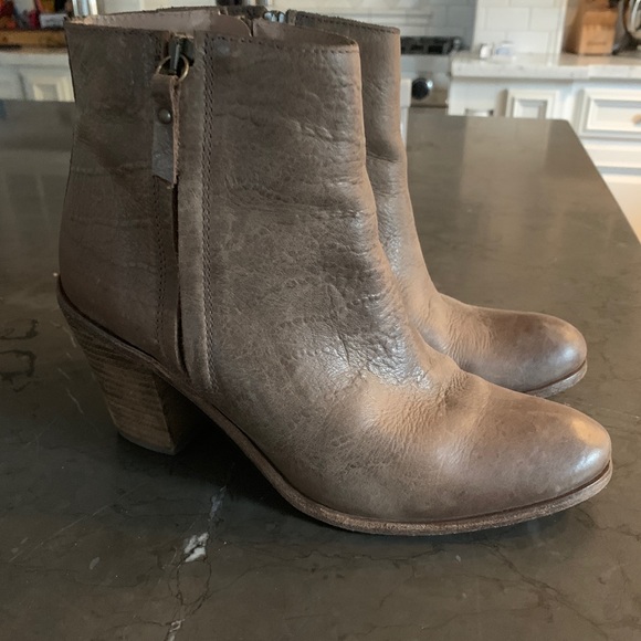 Hoss Ankle Boot- LAST CALL! - Picture 1 of 4
